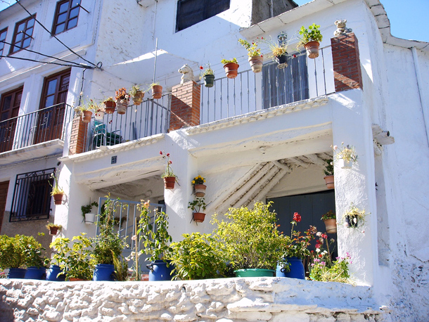 El paisaje de Picena est lleno de casas blancas con balcones
